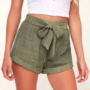 BNWT Lulu’s Olive Green Tie-Front Shorts